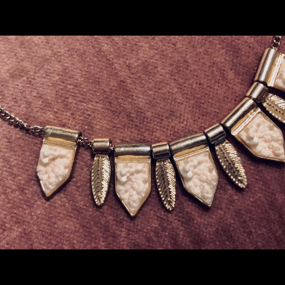 Statement necklace - Picture 14 of 16